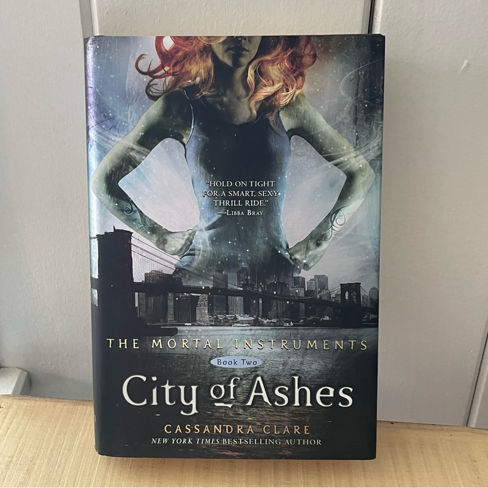 JUST IN City of Ashes Hardcover Fantasy Fiction Book Mortal Instruments Book 2 - Picture 8 of 8